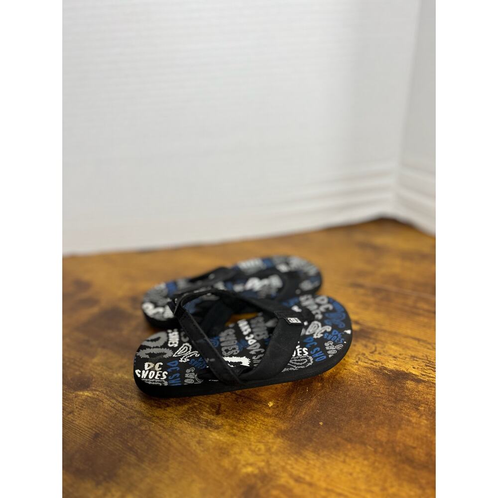 DC* sz 7 toddler boy black flip flop sandal